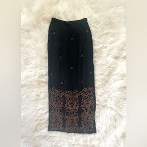 Exquisitely embroidered long skirt ￼